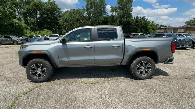 GMC Canyon Vehicle Full-screen Gallery Image 05