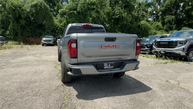 GMC Canyon Vehicle Full-screen Gallery Image 07