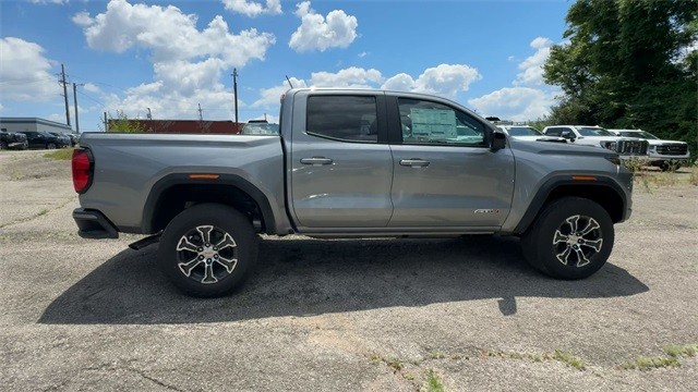 GMC Canyon Vehicle Full-screen Gallery Image 09