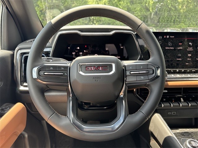 GMC Canyon Vehicle Full-screen Gallery Image 14