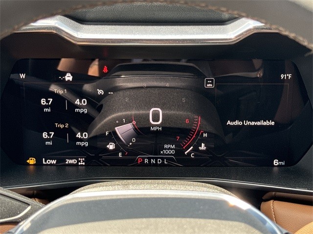 GMC Canyon Vehicle Full-screen Gallery Image 15