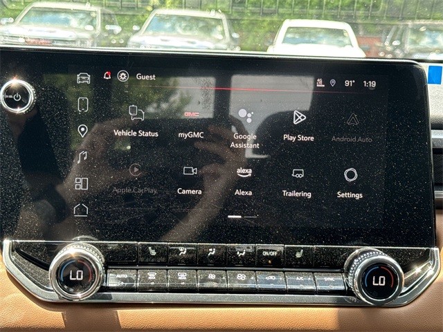 GMC Canyon Vehicle Full-screen Gallery Image 16