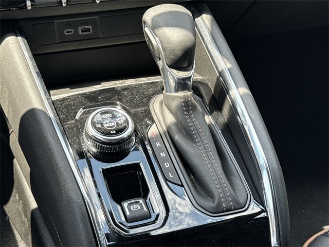 GMC Canyon Vehicle Full-screen Gallery Image 20