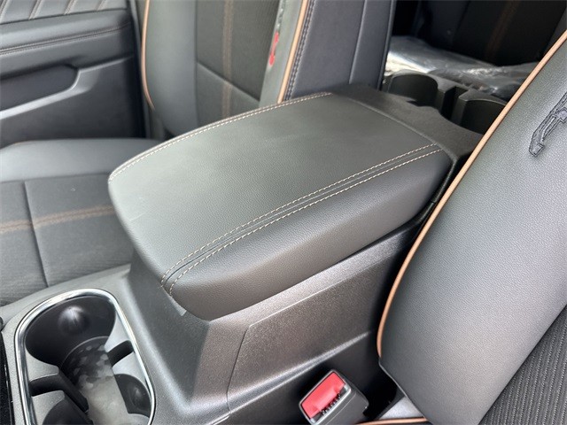 GMC Canyon Vehicle Full-screen Gallery Image 21