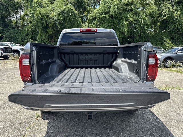 GMC Canyon Vehicle Full-screen Gallery Image 23