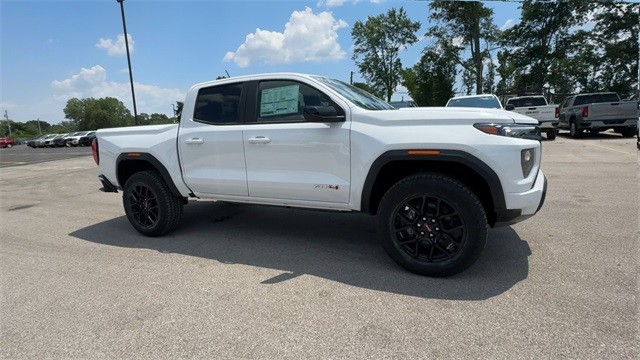 GMC Canyon Vehicle Full-screen Gallery Image 02