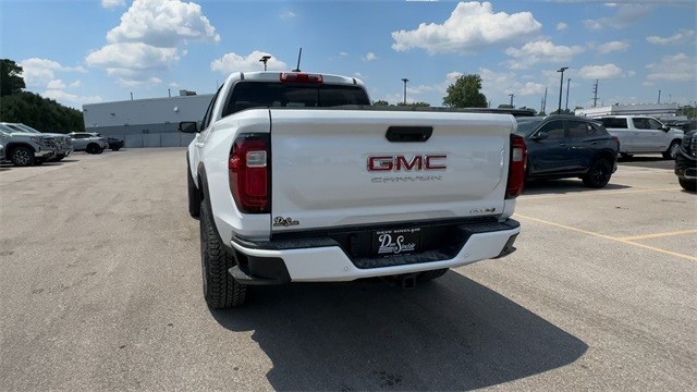 GMC Canyon Vehicle Full-screen Gallery Image 07