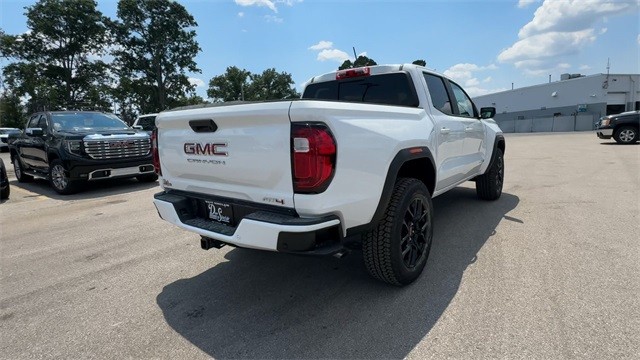 GMC Canyon Vehicle Full-screen Gallery Image 08