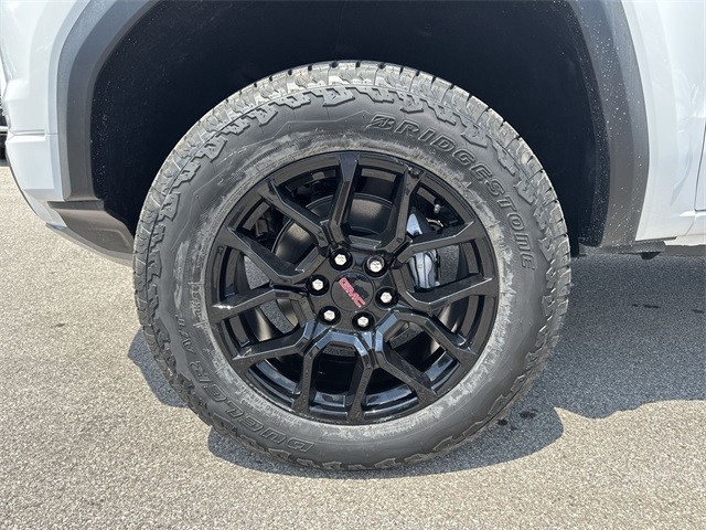 GMC Canyon Vehicle Full-screen Gallery Image 10