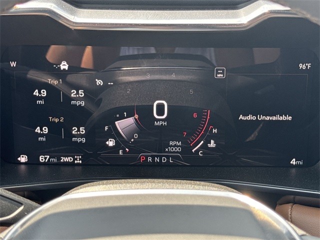 GMC Canyon Vehicle Full-screen Gallery Image 15