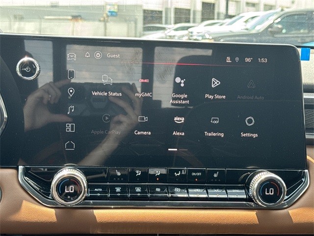 GMC Canyon Vehicle Full-screen Gallery Image 16