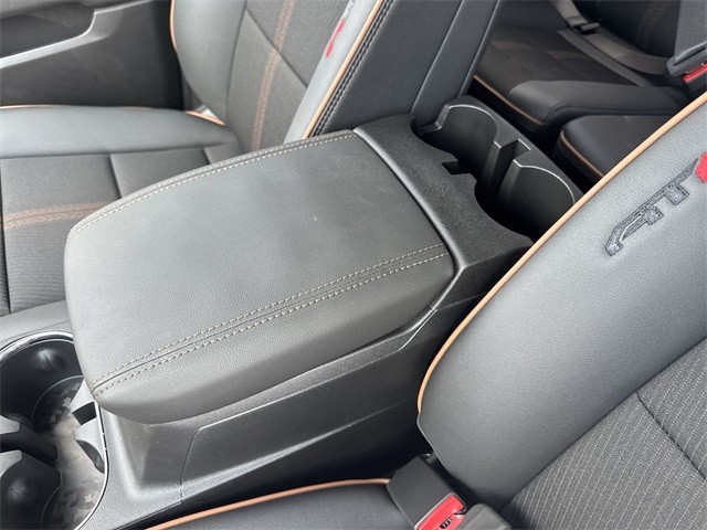 GMC Canyon Vehicle Full-screen Gallery Image 21