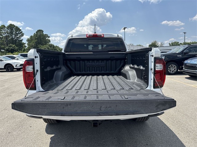 GMC Canyon Vehicle Full-screen Gallery Image 23