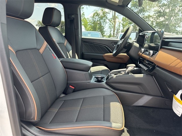 GMC Canyon Vehicle Full-screen Gallery Image 24