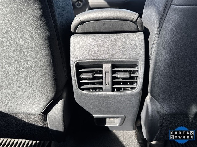 Toyota Corolla Cross Vehicle Full-screen Gallery Image 25