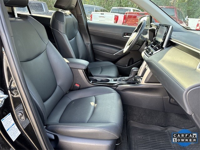 Toyota Corolla Cross Vehicle Full-screen Gallery Image 31