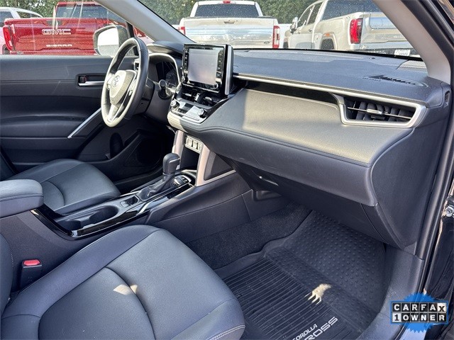 Toyota Corolla Cross Vehicle Full-screen Gallery Image 32