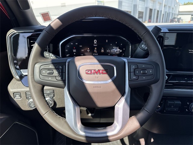 GMC Sierra 1500 Vehicle Full-screen Gallery Image 14