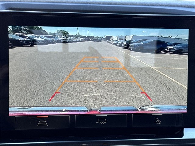 GMC Sierra 1500 Vehicle Full-screen Gallery Image 17