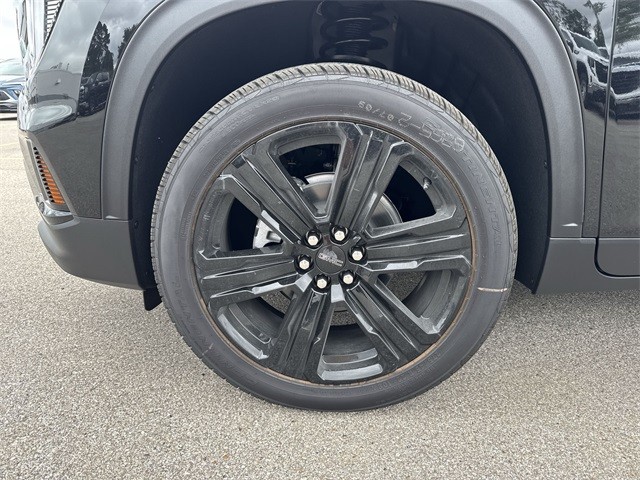 GMC Acadia Vehicle Full-screen Gallery Image 10