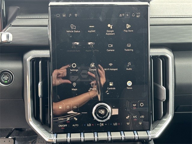 GMC Acadia Vehicle Full-screen Gallery Image 16