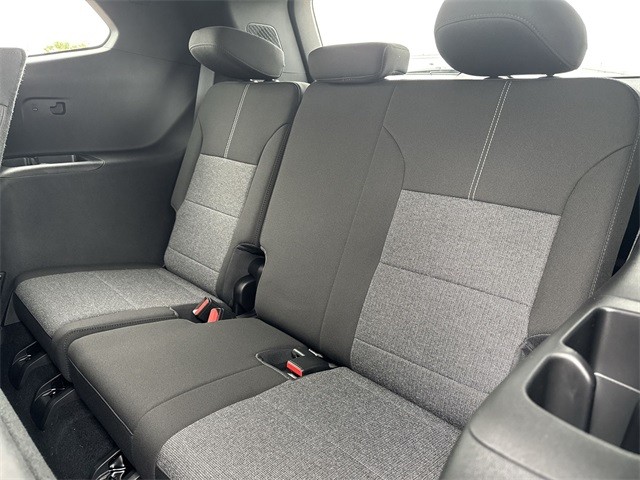 GMC Acadia Vehicle Full-screen Gallery Image 23