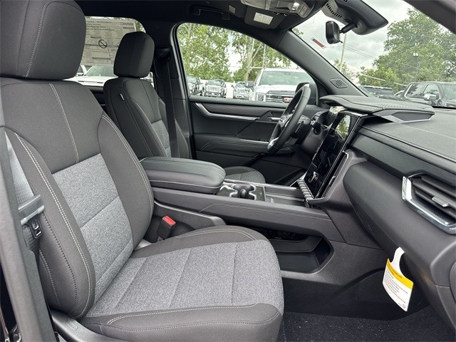 GMC Acadia Vehicle Full-screen Gallery Image 25