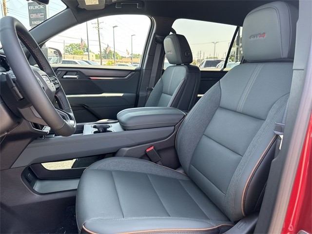 GMC Acadia Vehicle Full-screen Gallery Image 11