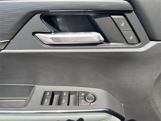 GMC Acadia Vehicle Full-screen Gallery Image 13