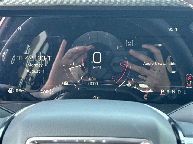 GMC Acadia Vehicle Full-screen Gallery Image 15