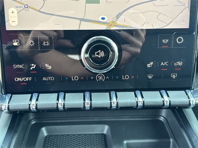 GMC Acadia Vehicle Full-screen Gallery Image 19