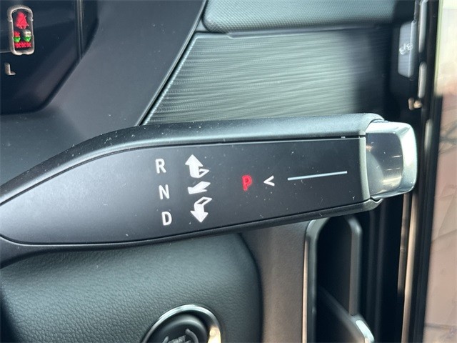 GMC Acadia Vehicle Full-screen Gallery Image 20