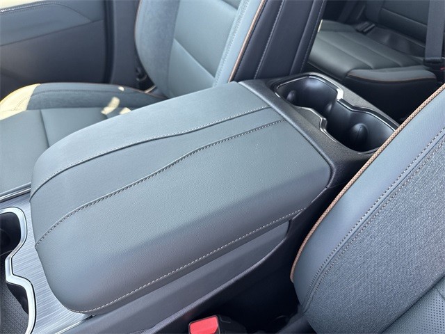 GMC Acadia Vehicle Full-screen Gallery Image 21