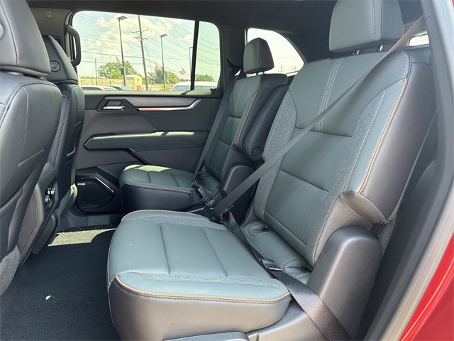 GMC Acadia Vehicle Full-screen Gallery Image 22