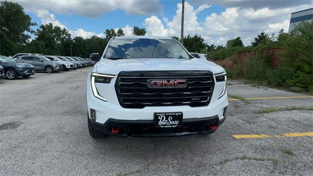 GMC Acadia Vehicle Full-screen Gallery Image 03