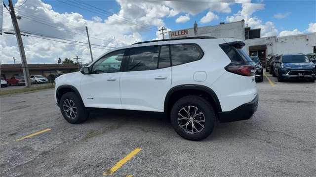 GMC Acadia Vehicle Full-screen Gallery Image 06