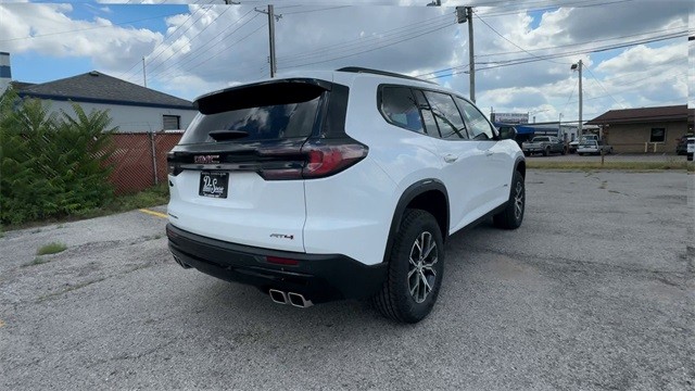 GMC Acadia Vehicle Full-screen Gallery Image 08