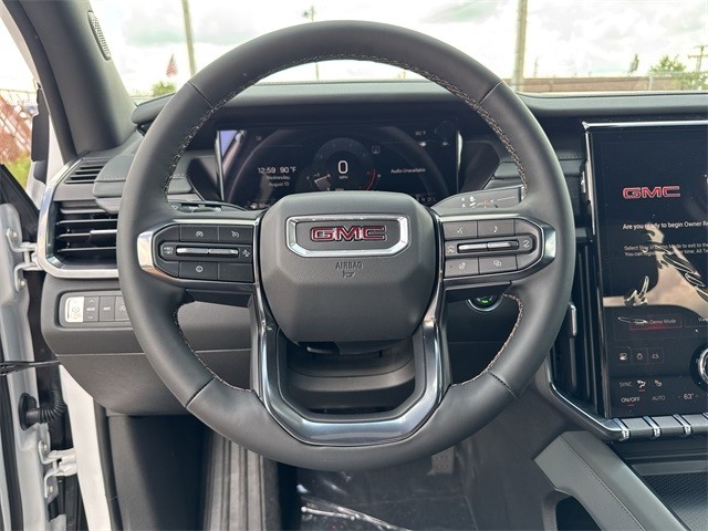 GMC Acadia Vehicle Full-screen Gallery Image 14