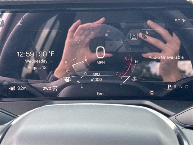 GMC Acadia Vehicle Full-screen Gallery Image 15