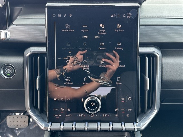 GMC Acadia Vehicle Full-screen Gallery Image 16