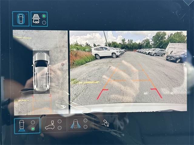 GMC Acadia Vehicle Full-screen Gallery Image 17