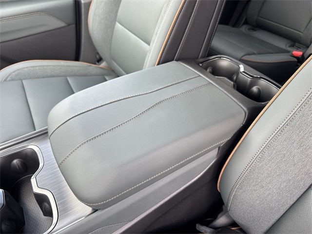 GMC Acadia Vehicle Full-screen Gallery Image 21