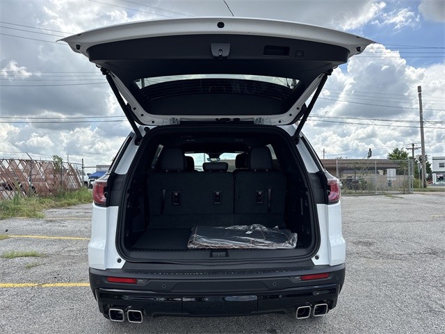 GMC Acadia Vehicle Full-screen Gallery Image 24