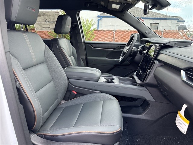 GMC Acadia Vehicle Full-screen Gallery Image 25