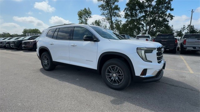 GMC Acadia Vehicle Full-screen Gallery Image 02