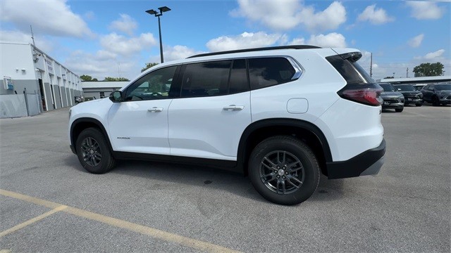 GMC Acadia Vehicle Full-screen Gallery Image 06