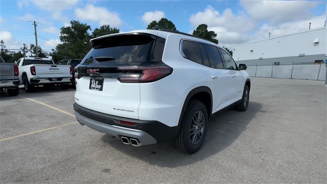 GMC Acadia Vehicle Full-screen Gallery Image 08