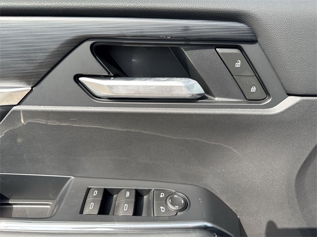 GMC Acadia Vehicle Full-screen Gallery Image 13