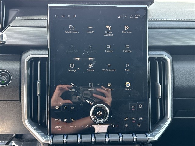 GMC Acadia Vehicle Full-screen Gallery Image 16