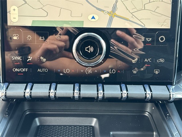 GMC Acadia Vehicle Full-screen Gallery Image 19